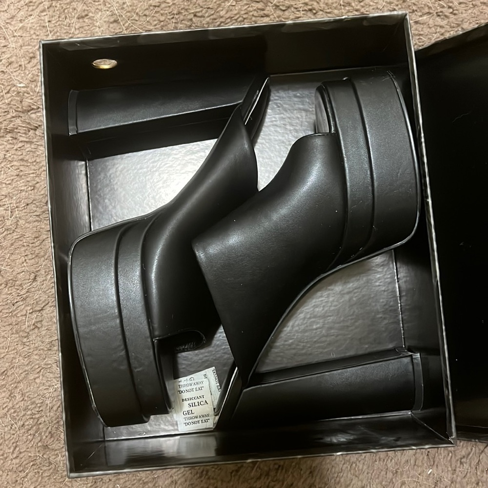 Black Slip-on Platform Heels